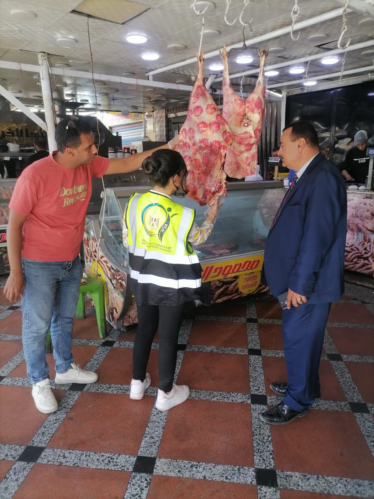 تكثيف الحملات الرقابية المشتركة بالإسماعيلية لضبط الأسواق والرقابة على منافذ بيع اللحوم والدواجن