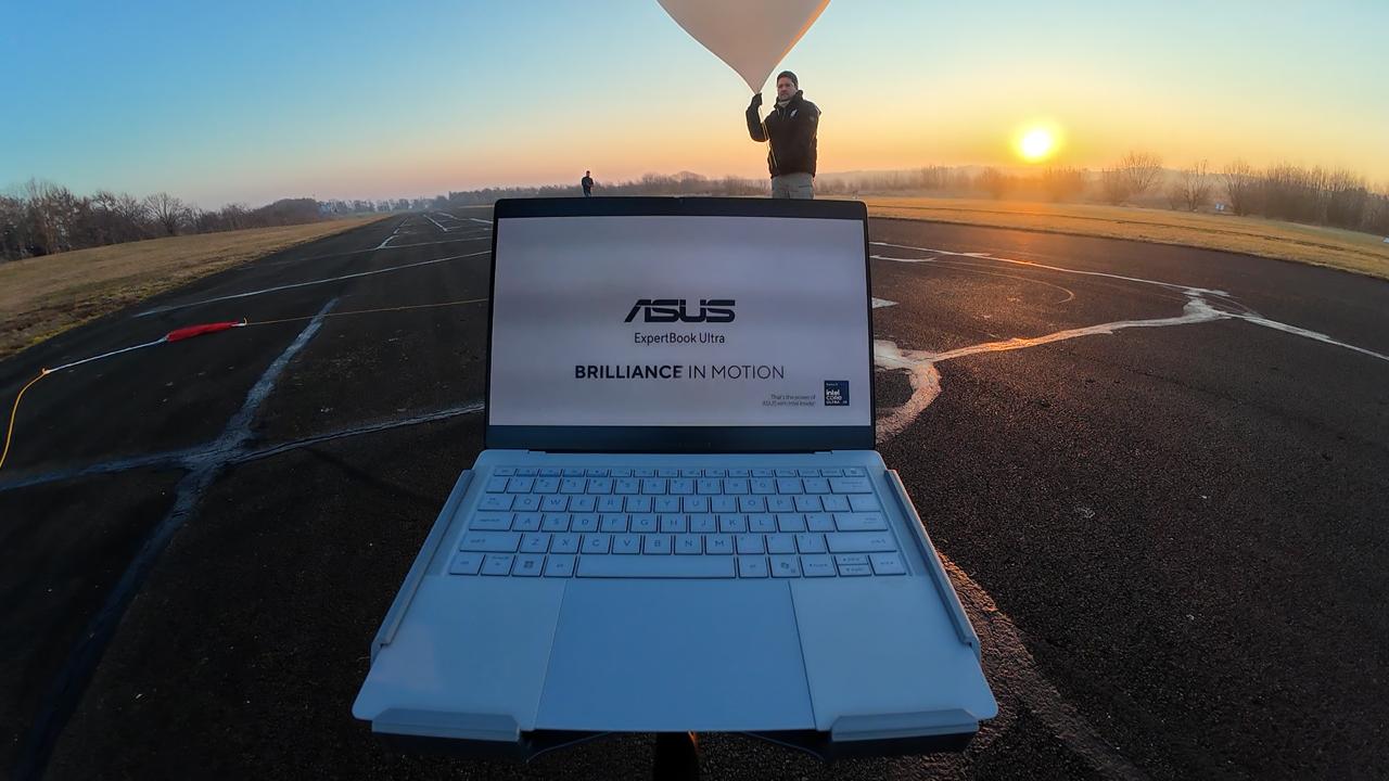 أسوس ترسل ExpertBook Ultra إلى ارتفاع يتجاوز قمة إيفرست لاختبار متانته في الظروف الواقعية