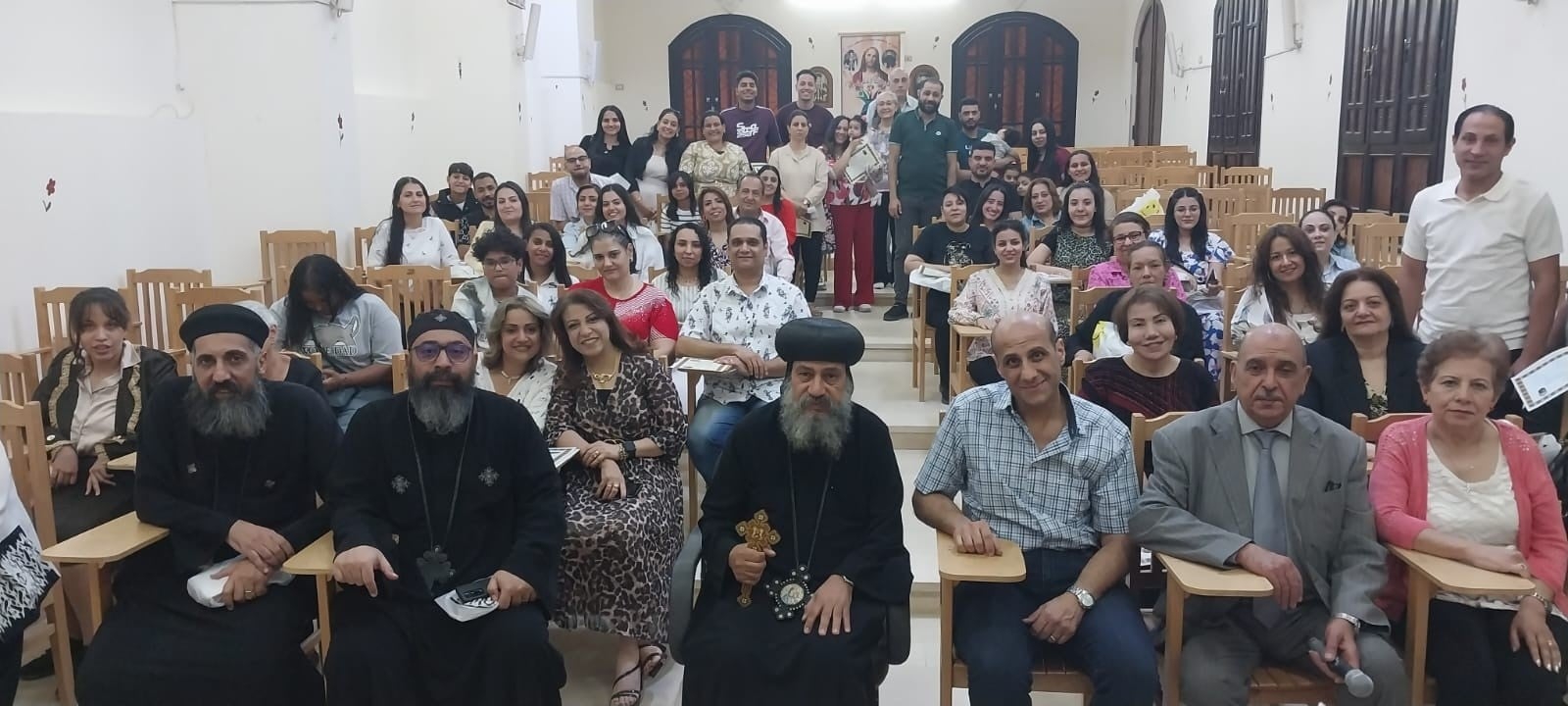 أسقف السويس يشارك في إحتفال تخريج الدارسين بتوزيع الشهادات على المتخرجين
