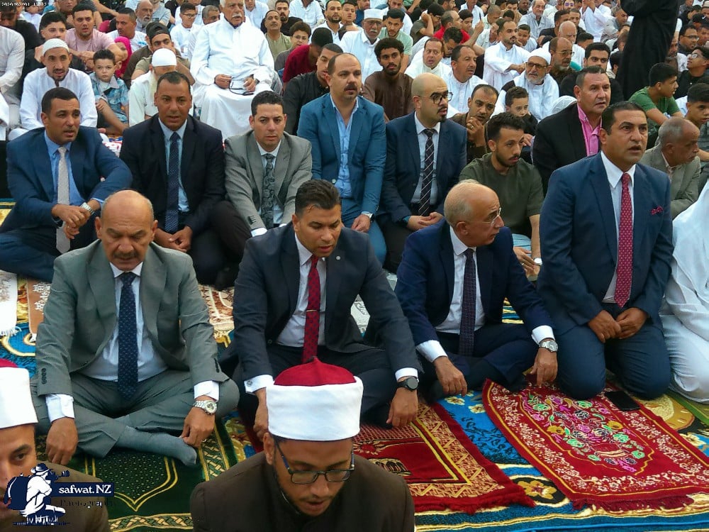 قيادات السويس يؤدون صلاة عيد الأضحي بساحة الخالدين