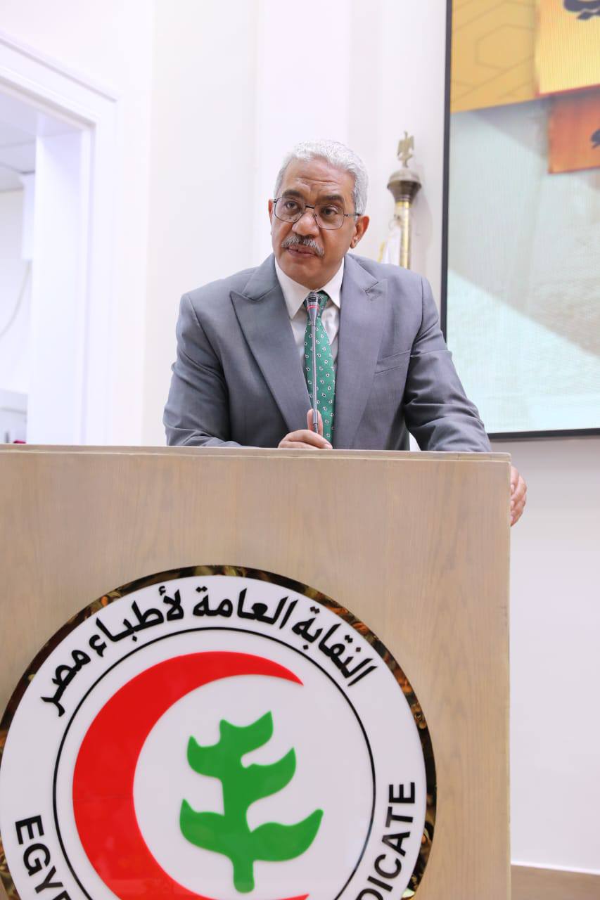 نقابة الأطباء تمنح خمسة من أساتذة طب الأزهر لقب «الطبيب المثالي»