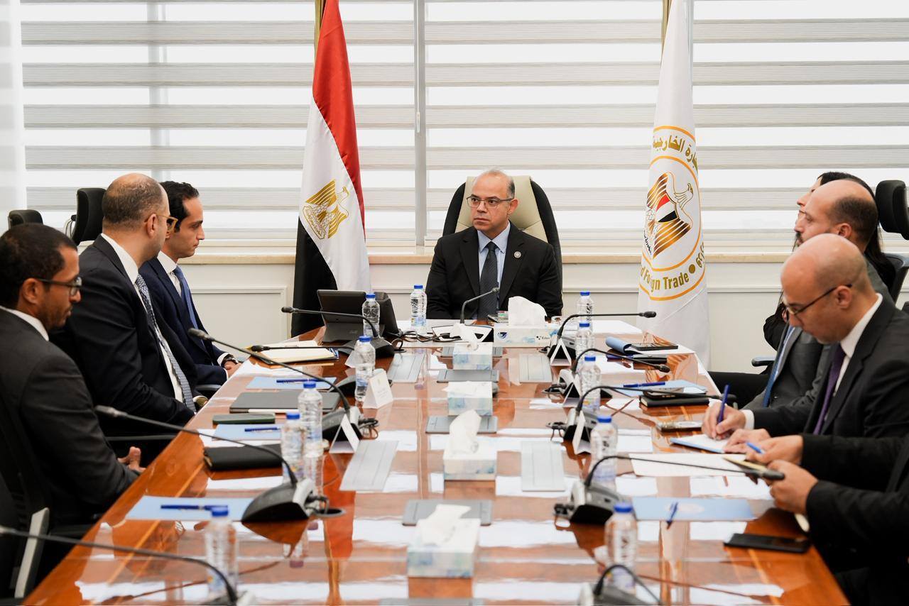 وزير الاستثمار يبحث مع مسؤولي DPI مصر وEgypt Ventures فرص التوسع وضخ استثمارات جديدة وتطوير بيئة الأعمال
