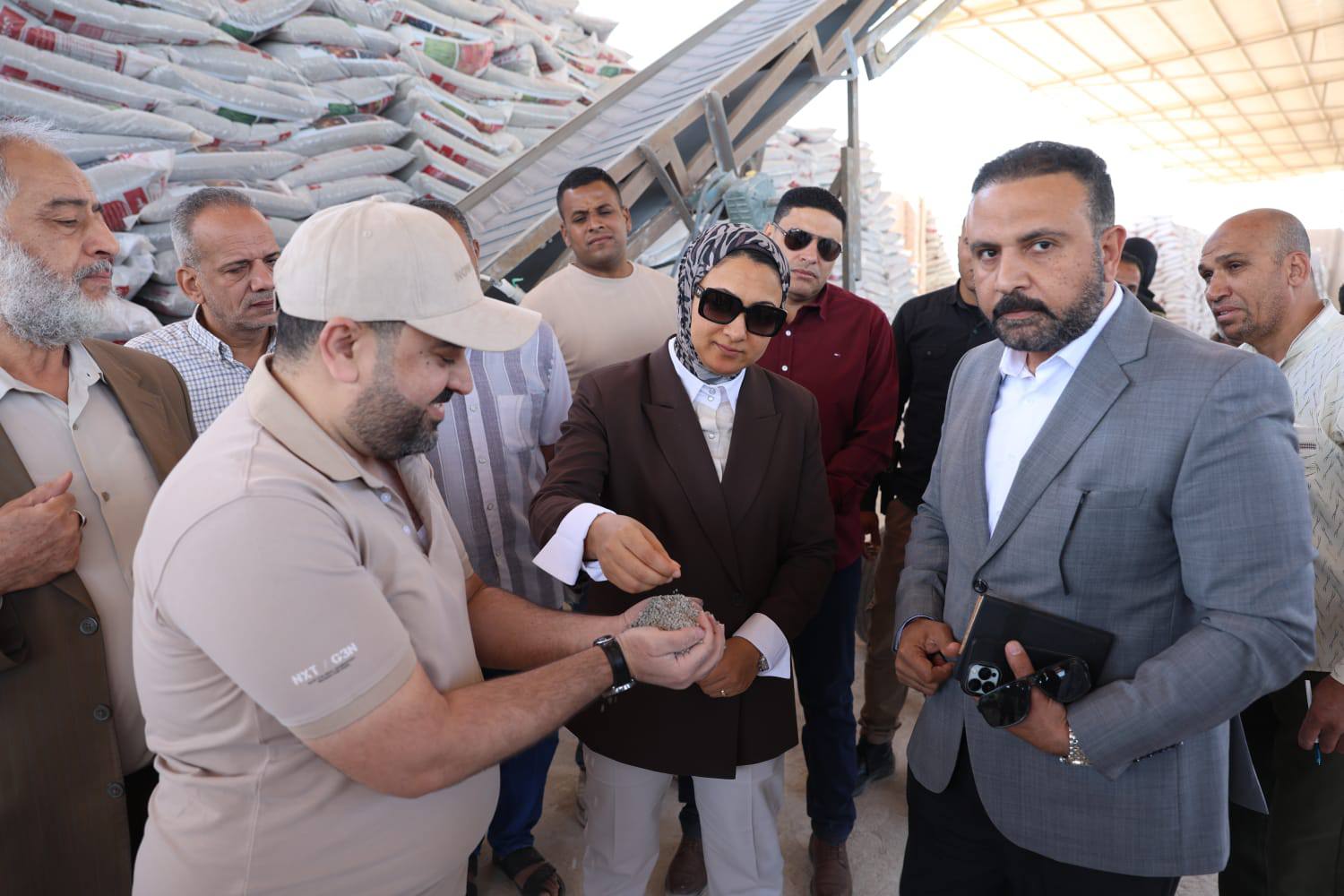 الأول من نوعه بالمحافظة.. محافظ الوادي الجديد تتفقد مصنع إنتاج الأسمدة الفوسفاتية بالمنطقة الصناعية بالخارجة