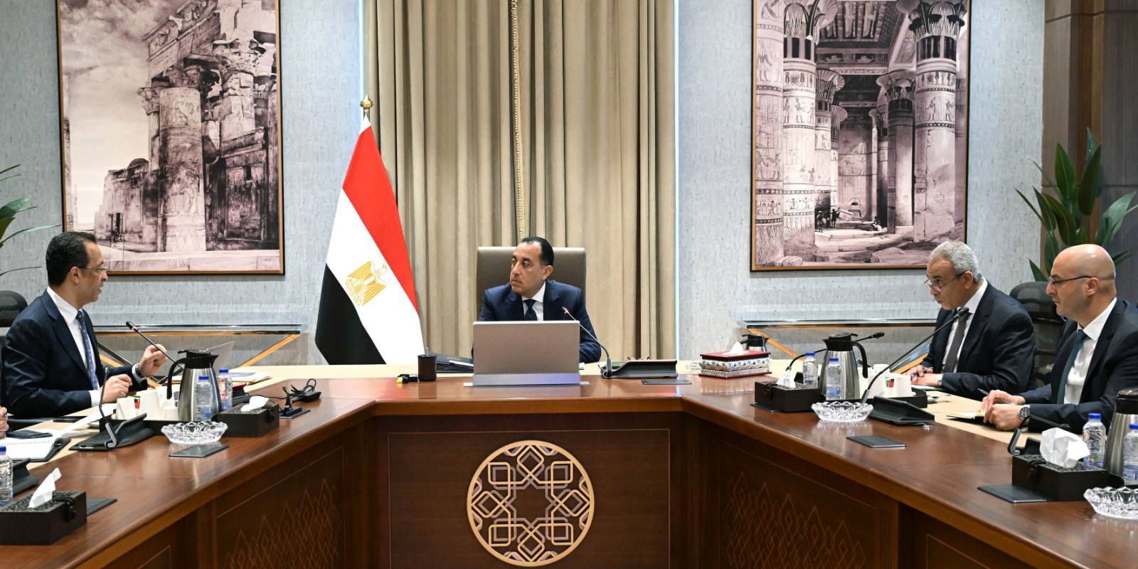 رئيس الوزراء يتابع الموقف التنفيذي للمبادرة الرئاسية 