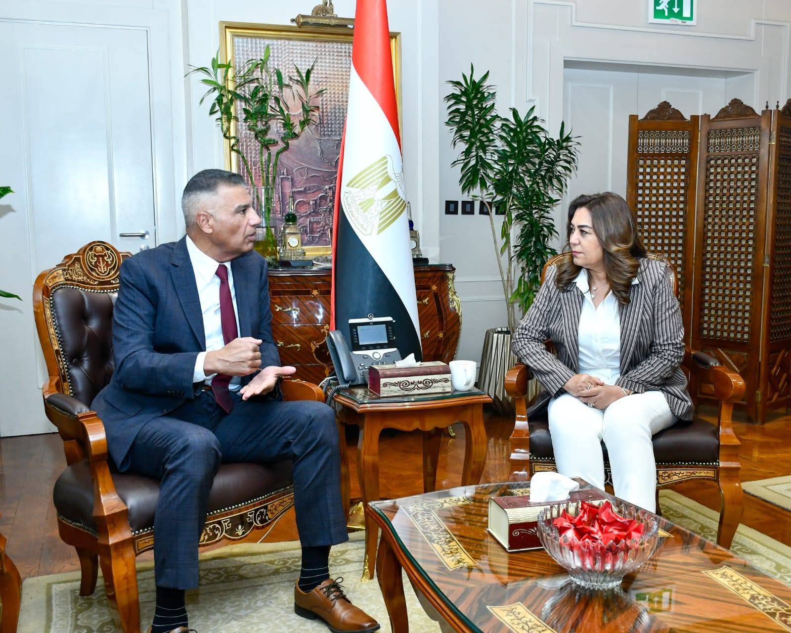 عوض تبحث أعمال مشروع “جرين شرم” لمتابعة تحويل شرم الشيخ إلى مدينة خضراء