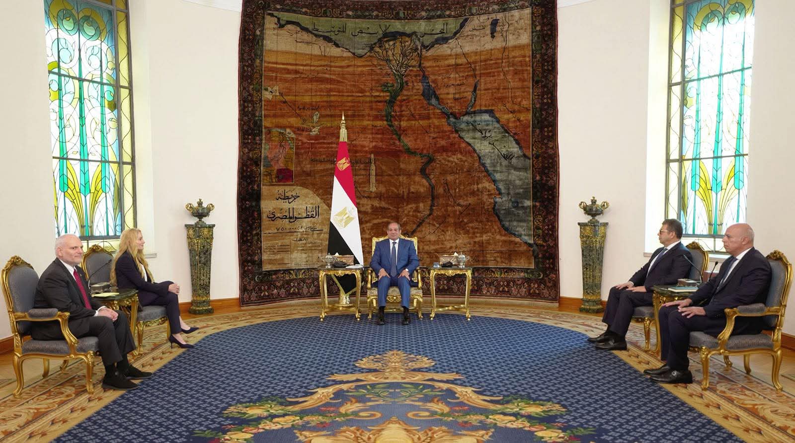 السيسي يؤكد لوفد أمريكي: القضية الفلسطينية مركزية.. والسلام لن يتحقق إلا بحل الدولتين