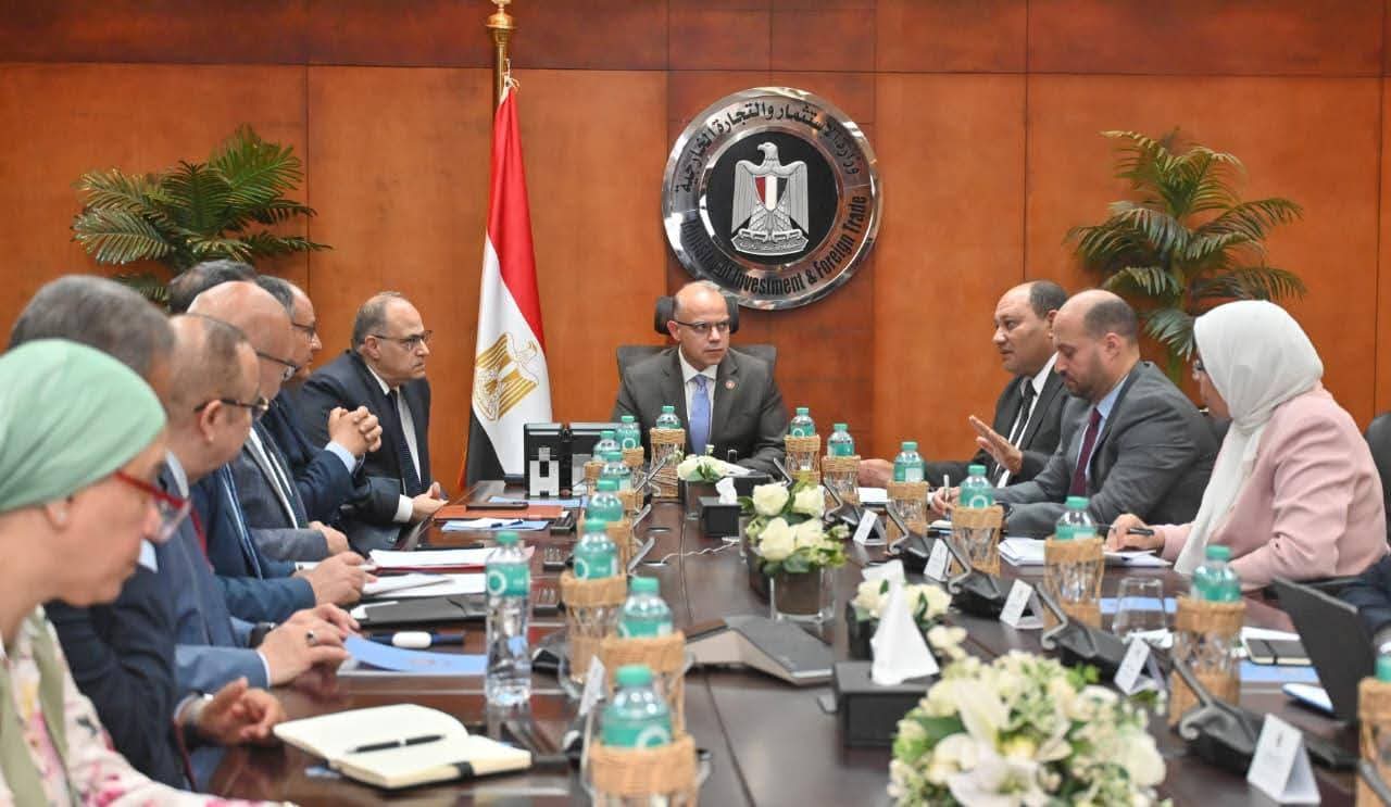 وزير الاستثمار يبحث مع وزارة الزراعة وهيئة الدواء زيادة صادرات مصر من المنتجات البيطرية وإضافات الأعلاف