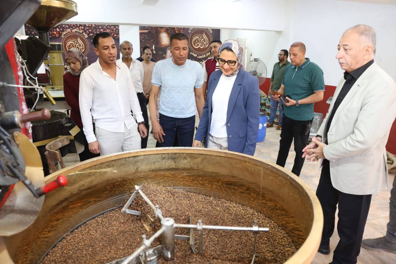 محافظ الوادي الجديد تتفقد أنشطة مركز التكوين المهني بالخارجة