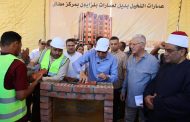 محافظ المنيا يضع حجر أساس مشروع “عمارات النخيل” بأرض الروبة بمدينة مطاي