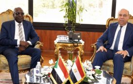 وزيرالطيران يستقبل وزير البنية التحتية والنقل السوداني لتعزيز التعاون الإستراتيجي في مجالات النقل الجوي