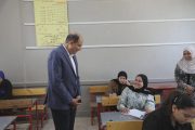 محافظ المنيا يتفقد لجان امتحانات الشهادة الإعدادية ويطمئن على انتظام سير الامتحانات