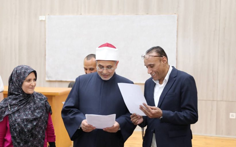 رئيس جامعة الأزهر يتفقد امتحانات كتب التراث بكلية الدراسات العليا
