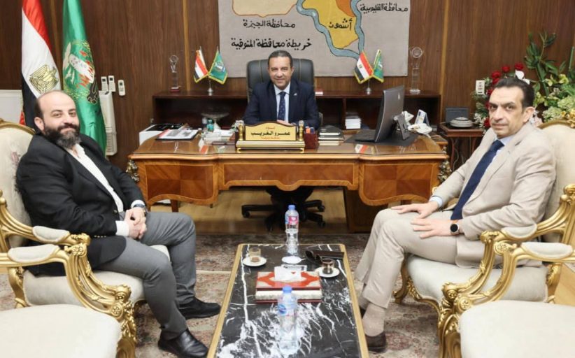 بالصور : محافظ المنوفية يلتقى وفدا من نقابتى الأطباء والمهندسين للتهنئة بالعيد القومي