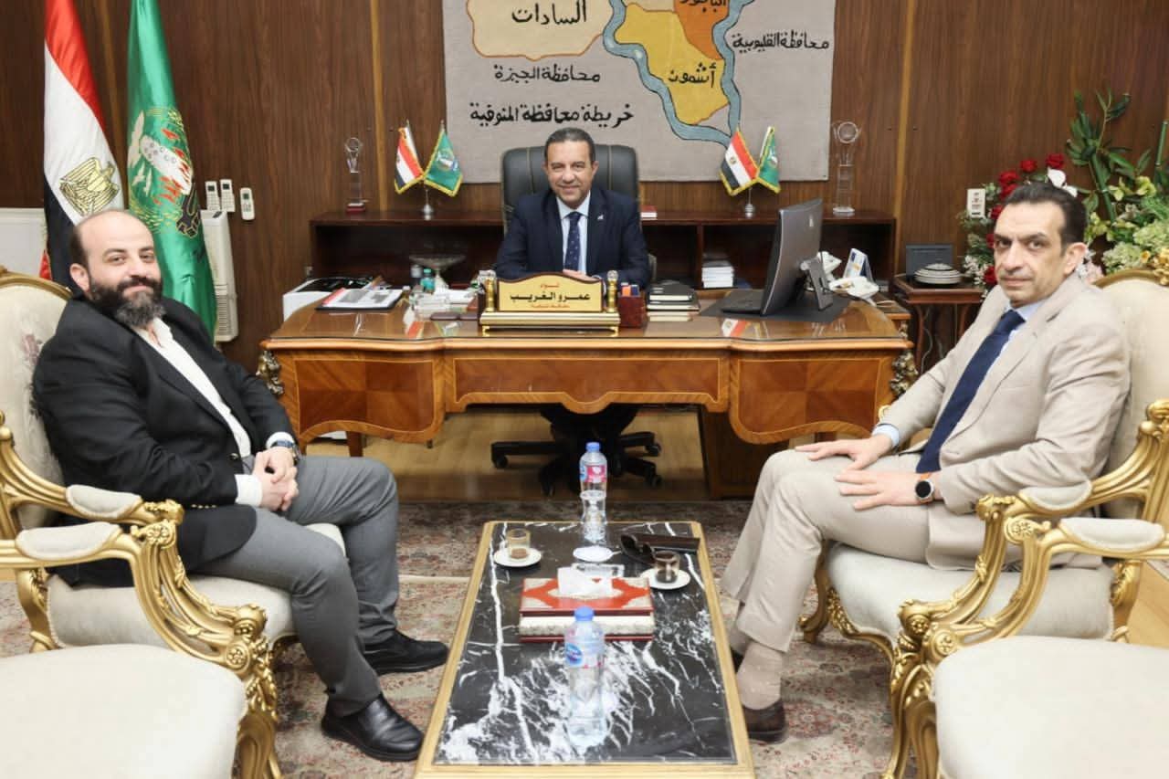 بالصور : محافظ المنوفية يلتقى وفدا من نقابتى الأطباء والمهندسين للتهنئة بالعيد القومي