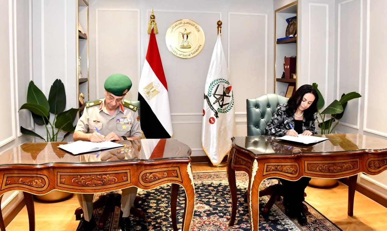 القوات المسلحة توقع بروتوكولى تعاون مع التضامن الاجتماعى وجامعة القاهرة