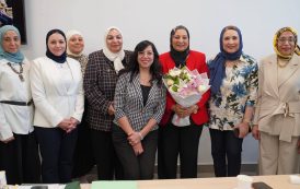 خدمة المجتمع وتنمية البيئة بجامعة عين شمس يكرم نائب رئيس الجامعة تقديرًا لمسيرة عطائها المتميزة
