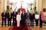 وزير الخارجية يلتقي الوفد الطبي المصري العائد من تنزانيا وكينيا
