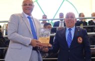 الدهراوي يُهدي الدروع التذكارية لمحافظ الإسكندرية ورموز الكاراتيه الدولي بمناسبة بطولة البحر المتوسط