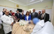 عوض ورئيسة المجلس القومي للمرأة يطمئنون على رئيسة قرية تفتيش أبوسكين.. أثر إصابتها أثناء تنفيذ إزالة تعد على الأرض الزراعية