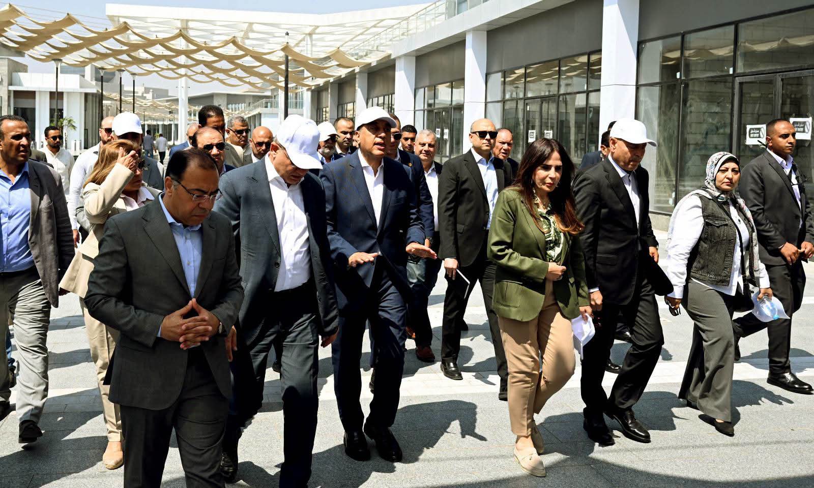 رئيس الوزراء يتفقد معدلات الإنجاز بمشروع 