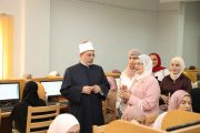 رئيس جامعة الأزهر يتابع سير الاختبارات الإلكترونية لطالبات طب بنات