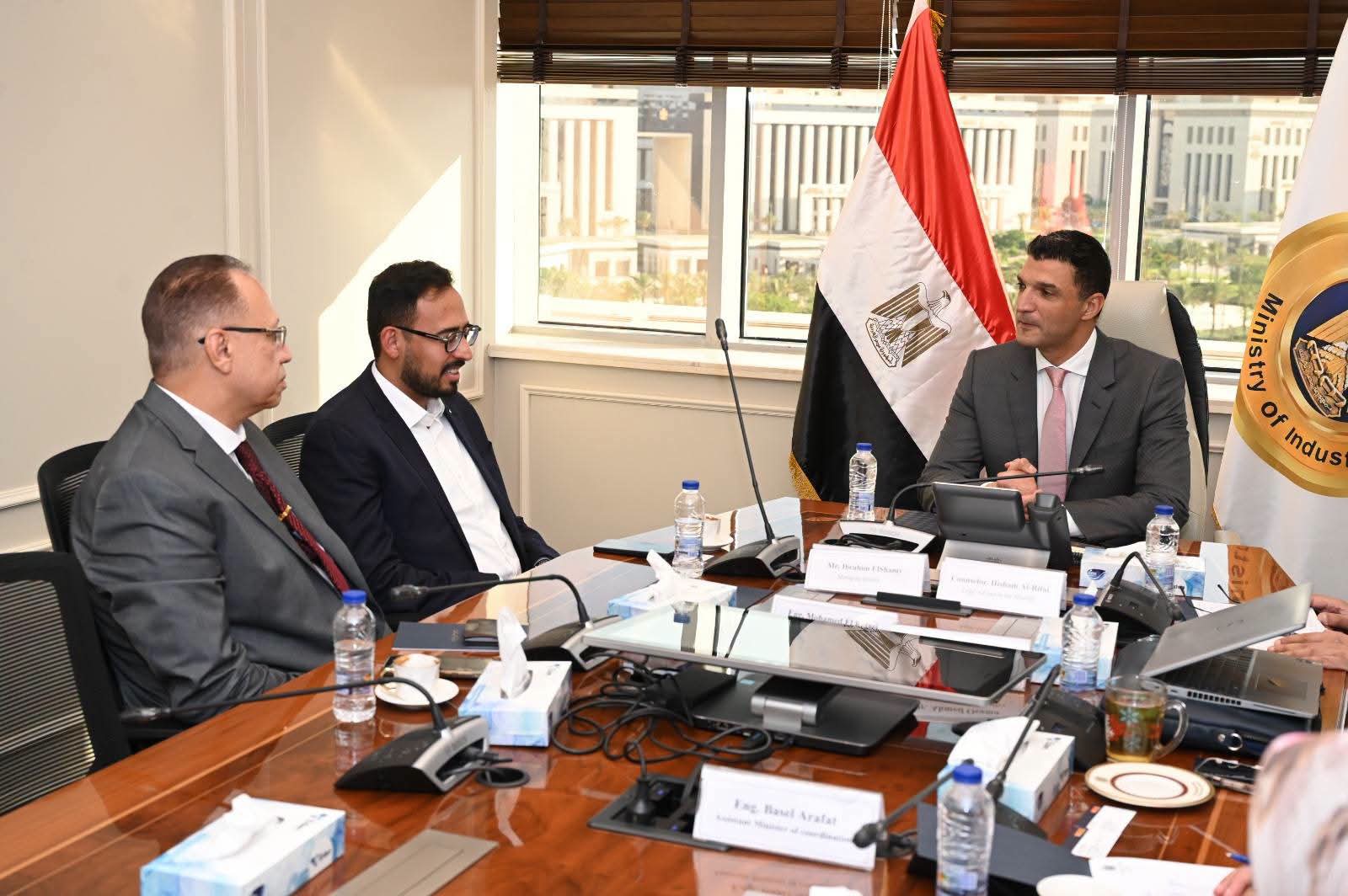 وزير الصناعة يبحث مع مشركة جوتن مصر للدهانات خططها التوسعية وجهود تعميق التصنيع المحلي