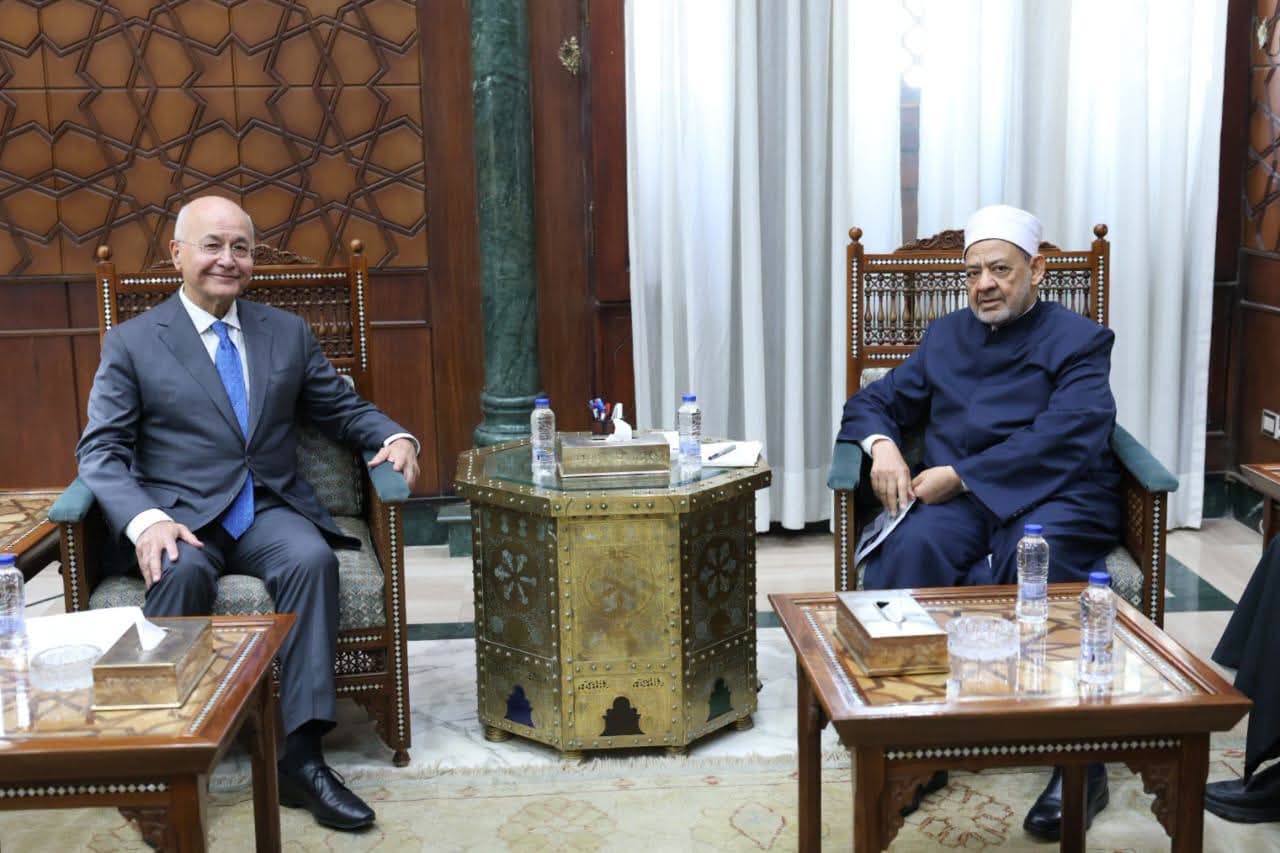 شيخ الأزهر والمفوض السامي للأمم المتحدة لشؤون اللاجئين يبحثان تعزيز التعاون لدعم حقوق اللاجئين والنازحين