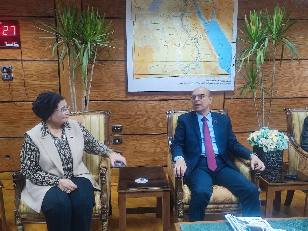 في زيارة غير مرتبة .. نائب وزير الصحة تتفقد مستشفى ديروط المركزي فجرًا