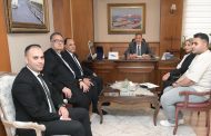 محافظ بورسعيد يستقبل وفد من البنك الأهلي المصري لبحث أوجه التعاون المشترك