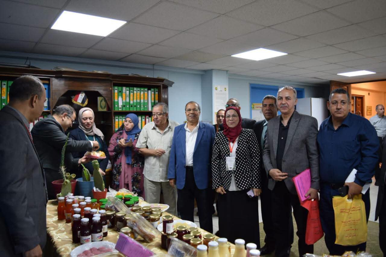 بحوث الصحراء ينظم دور النباتات العصارية والشوكية في تعزيز الأمن الغذائي بالمناطق الصحراوية
