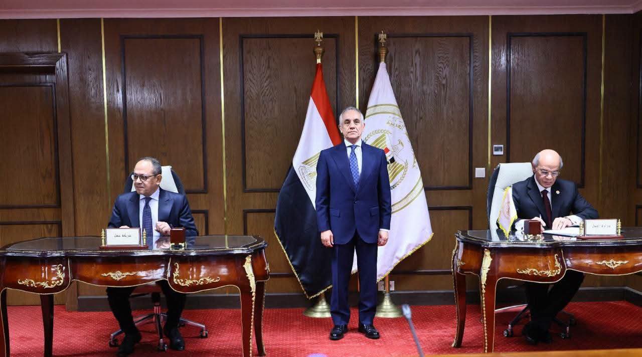 العدل توقع ثلاثة بروتوكولات للتوسع فى التحصيل الإلكتروني وتُتيح مليون منفذ لتيسير سداد الرسوم والنفقات