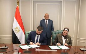 عصمت يشهد مراسم توقيع مذكرة تفاهم بين الشركة المصرية لنقل الكهرباء وشركة 