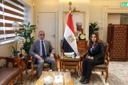 عوض تتابع مع محافظ الجيزة مشروعات الخطة الاستثمارية وتطوير منظومة المخلفات