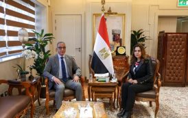 عوض تتابع مع محافظ الجيزة مشروعات الخطة الاستثمارية وتطوير منظومة المخلفات
