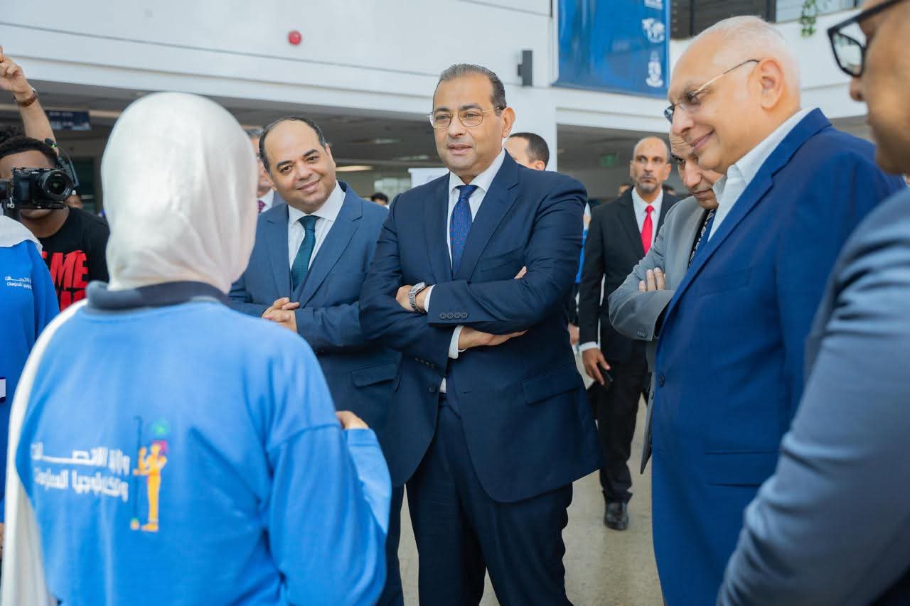 تكريم أصحاب المشروعات المتميزة بمدارس WE للتكنولوجيا التطبيقية خلال الحفل الختامي للأنشطة الدراسية 