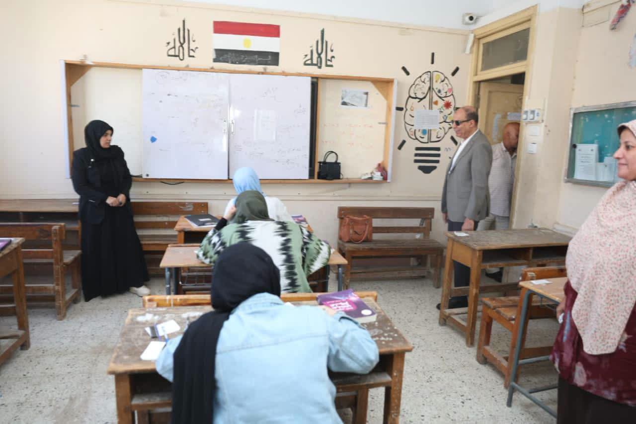 في أول أيام امتحانات الثانوية العامة..محافظ المنيا يتفقد عددًا من اللجان ويوجه بتوفير الأجواء المناسبة للطلاب