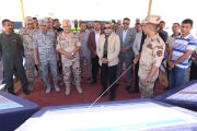 محافظ الوادي الجديد ومساعد رئيس الهيئة الهندسية للقوات المسلحة يتفقدان بدء أعمال رفع كفاءة وتطوير مطار الداخلة