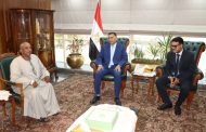 محافظ القليوبية يُكرم عامل التشغيل محمد عبد العزيز محمد لشجاعته في احتواء تسريب محدود لغاز الكلور