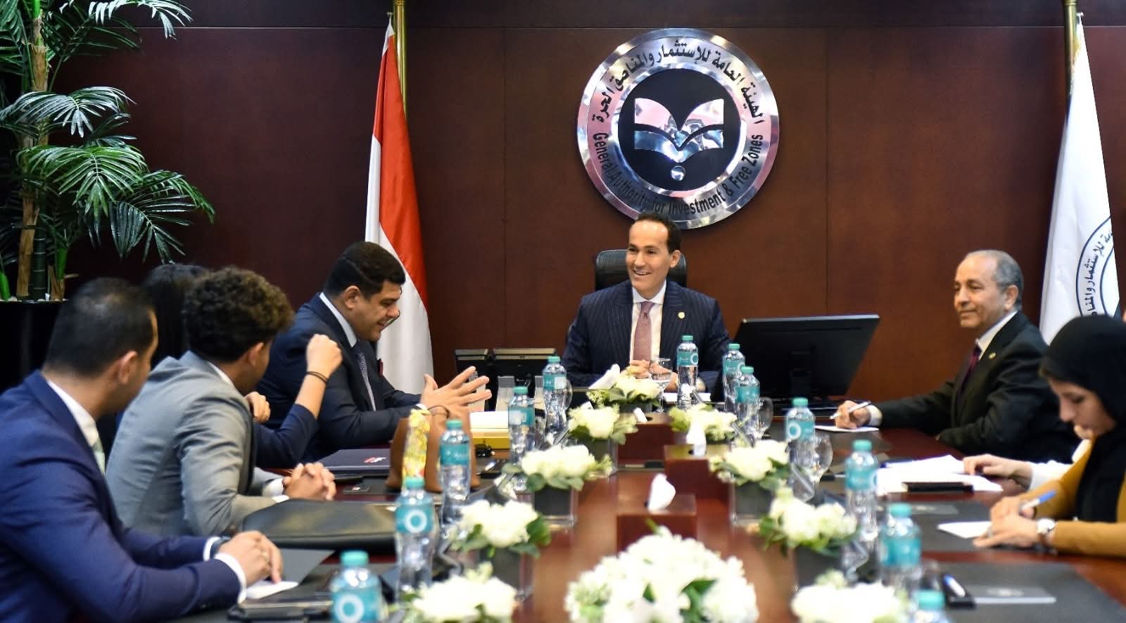 الاستثمار يبحث مع 