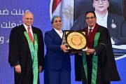 تكريم عمار تقديرًا لمسيرتها القضائية خلال احتفالية حقوق القاهرة بتكريم رائدات العمل القضائي