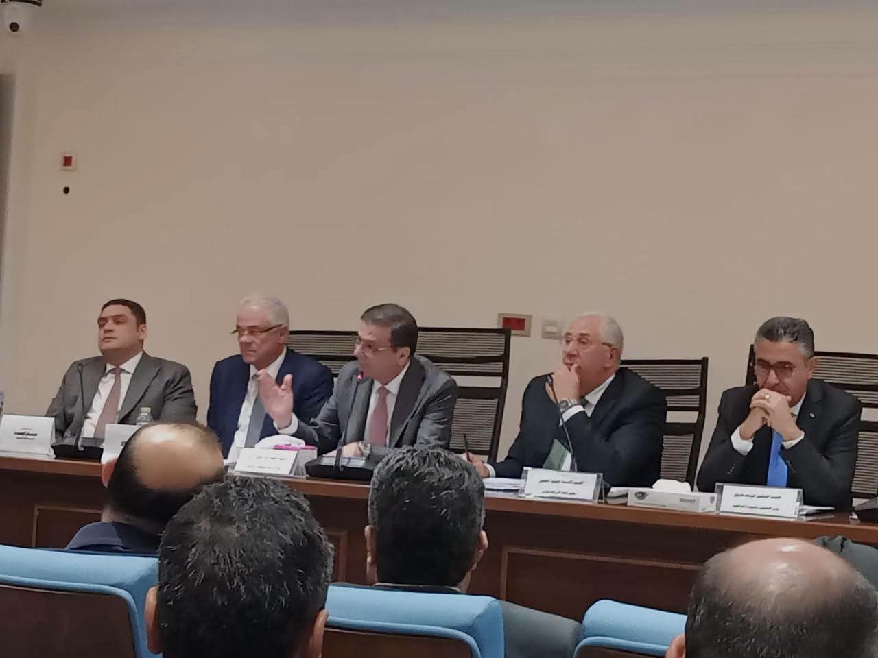 فاروق: ضوابط صارمة لتداول الأسمدة الحرة بالجمعيات ومراجعة أسعار توريد القصب للموسم الجديد