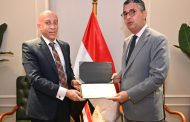 فاروق يكرم مفتش تموين بالإسكندرية تقديرًا لجهوده الرقابية المتميزة خلال إجازة عيد الأضحى المبارك