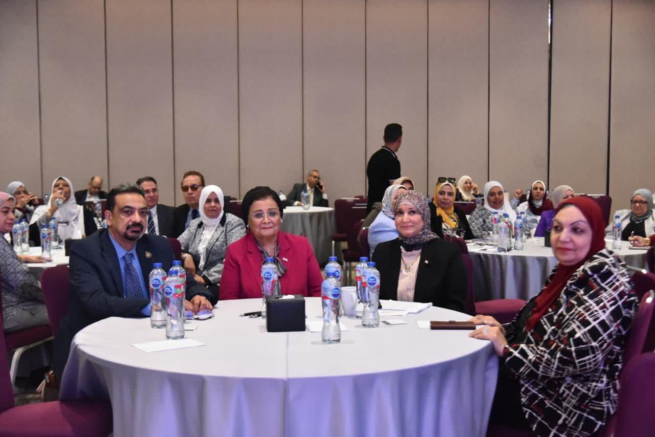 نقيب التمريض تستعرض الإجراءات القانونية وتسجيل القبالة في مصر