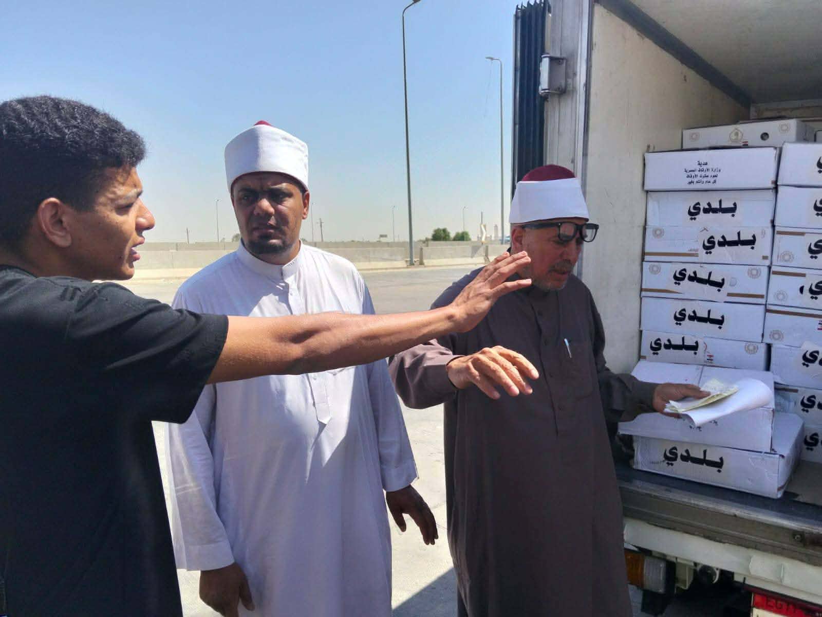 أوقاف السويس تبدأ تسليم أنصبة المضحين وتطلق خدمة التوصيل للمنازل