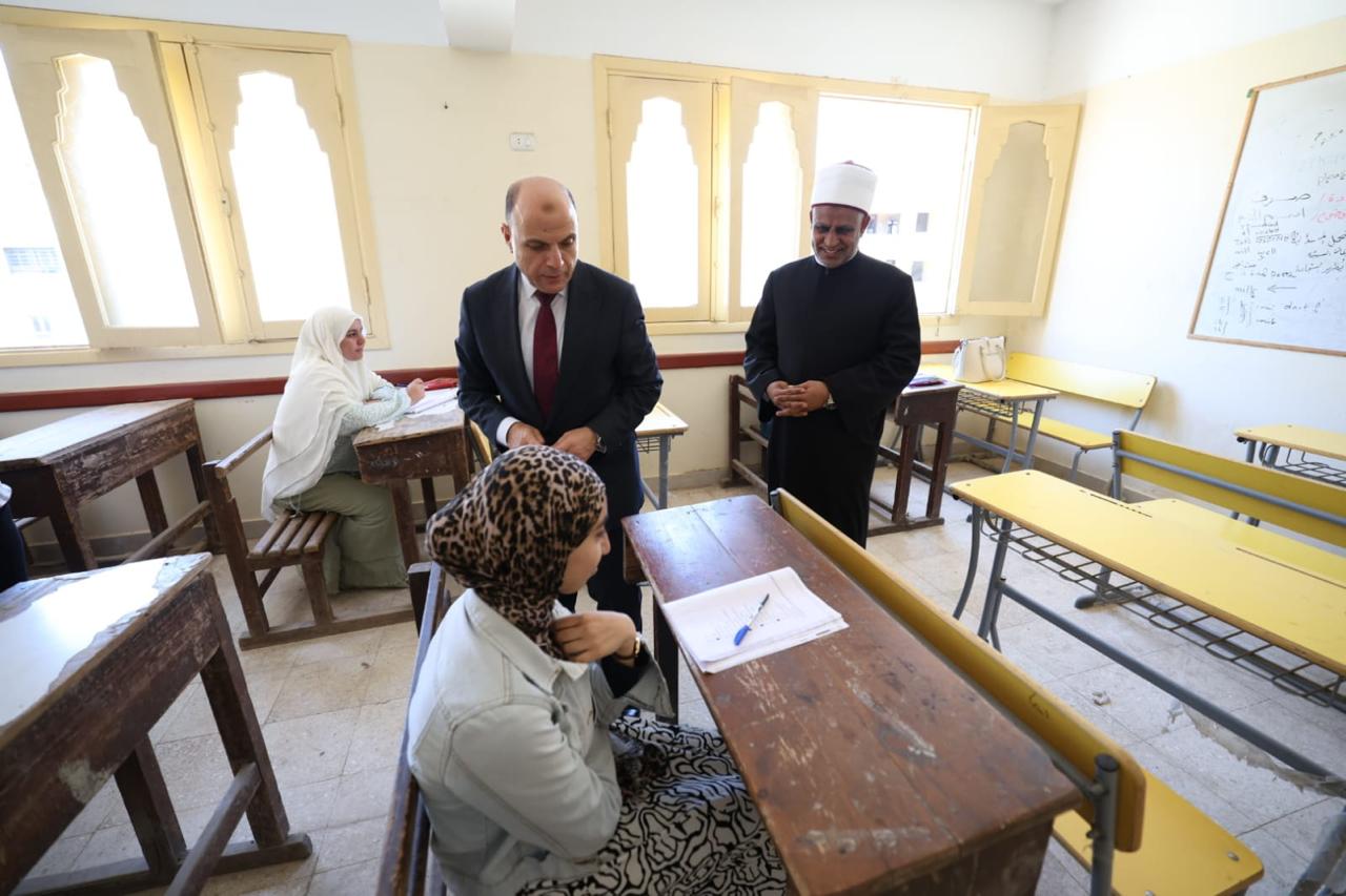 رئيس قطاع المعاهد الأزهرية ومحافظ الغربية يتفقدان لجنتي معهد توكل بنين وفتيات فى الثانوية الأزهرية بالمحافظة