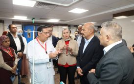 اللواء هاني رشاد في مستشفى جامعة السويس لمتابعة الخدمات الطبية للمواطنين