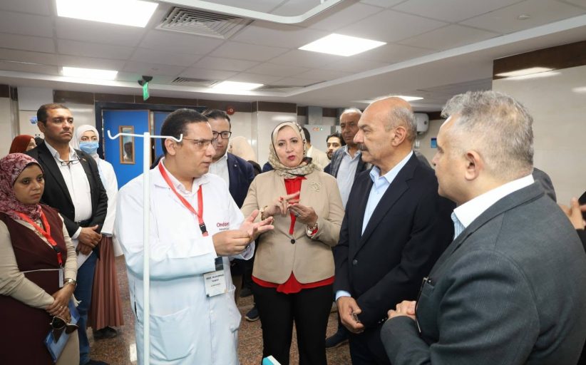 اللواء هاني رشاد في مستشفى جامعة السويس لمتابعة الخدمات الطبية للمواطنين