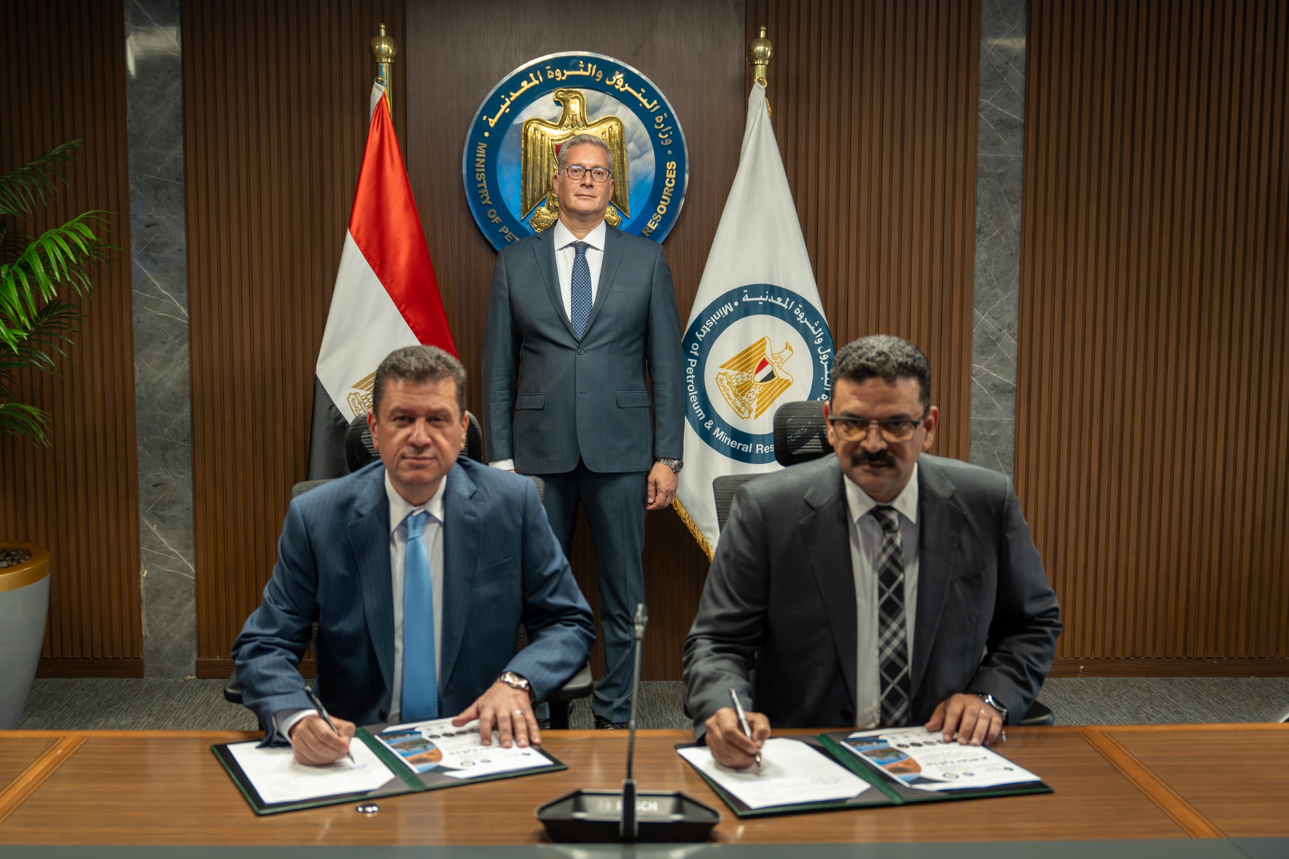 بدوى يشهد توقيع مذكرة لدراسة تنفيذ مشروع تعديني صناعي متكامل لتعظيم القيمة المضافة لفوسفات أبو طرطور