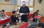 رئيس قطاع المعاهد الأزهرية يتفقد لجان امتحانات الكيمياء بمحافظة قنا