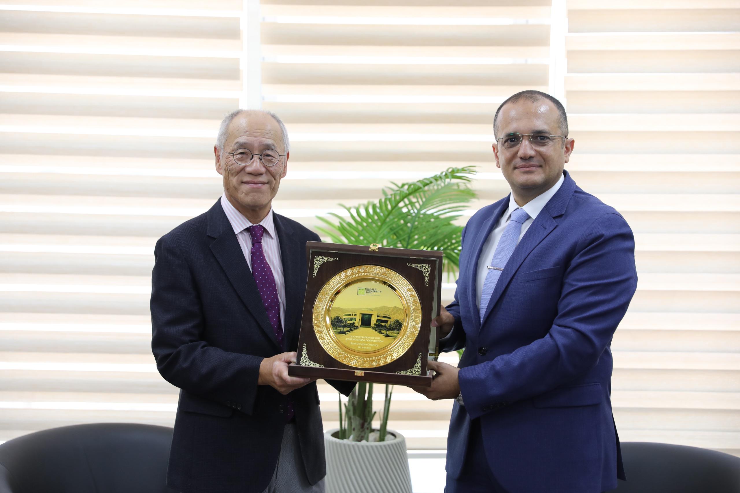 سفير اليابان يزور جامعة الجلالة لتعزيز التعاون الأكاديمي والثقافي مع اليابان